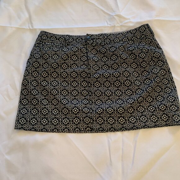 Old Navy Black and White Print Mini Skirt Size 10 - Picture 3 of 8